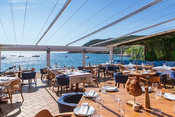 Chez Camille, terrasse face à la baie de Bonne Terrasse à Ramatuelle
