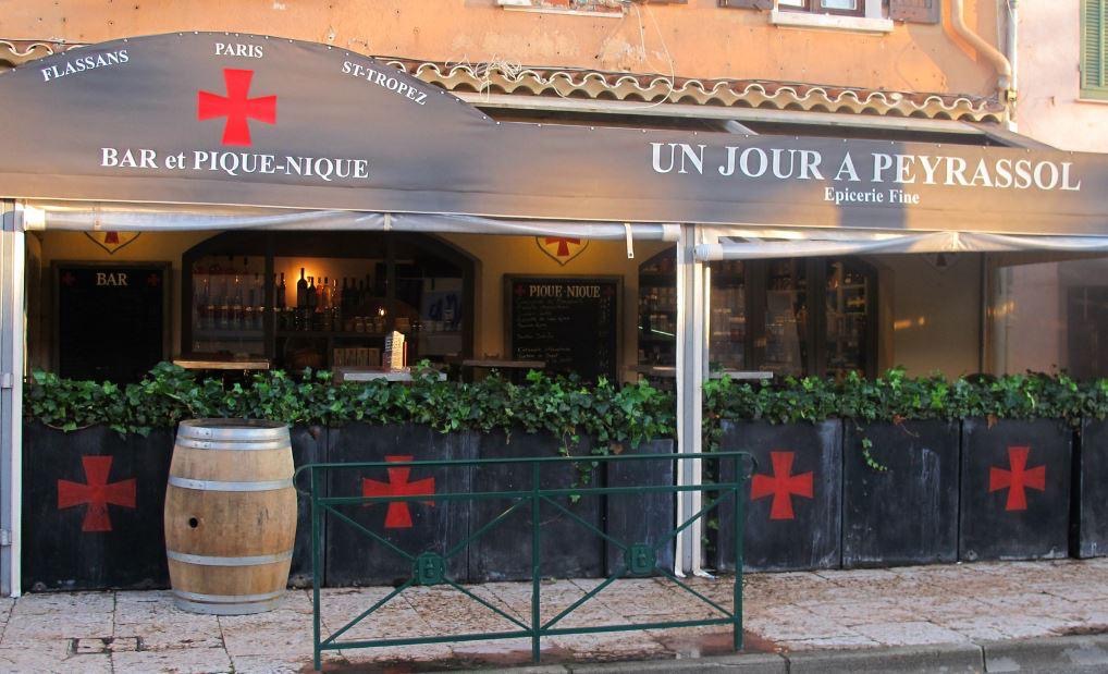 Un Jour à Peyrassol, brasserie pizzeria à Saint-Tropez